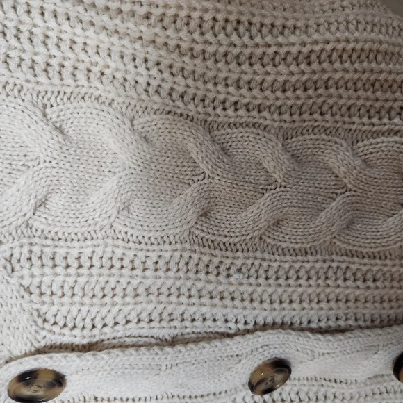 Women's Cream Cable Knit Sweater - Picture 8 of 11